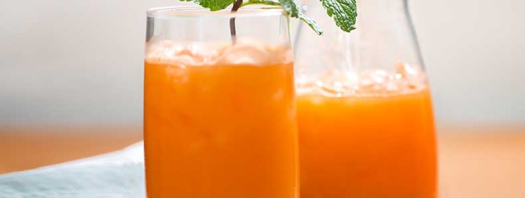 Suco detox com laranja